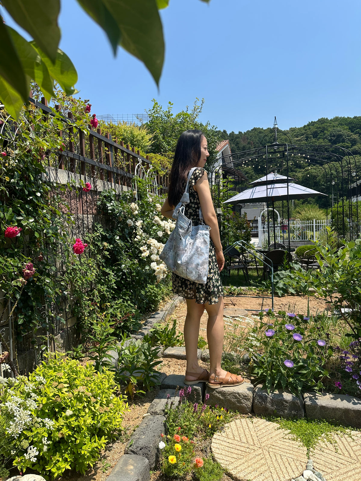 Body-fit hand wrapping upcycled Shoulder /Cross Bag - Women / 바디 핏 래핑 업사이클 워먼 숄더 크로스백 [여성 사이즈]