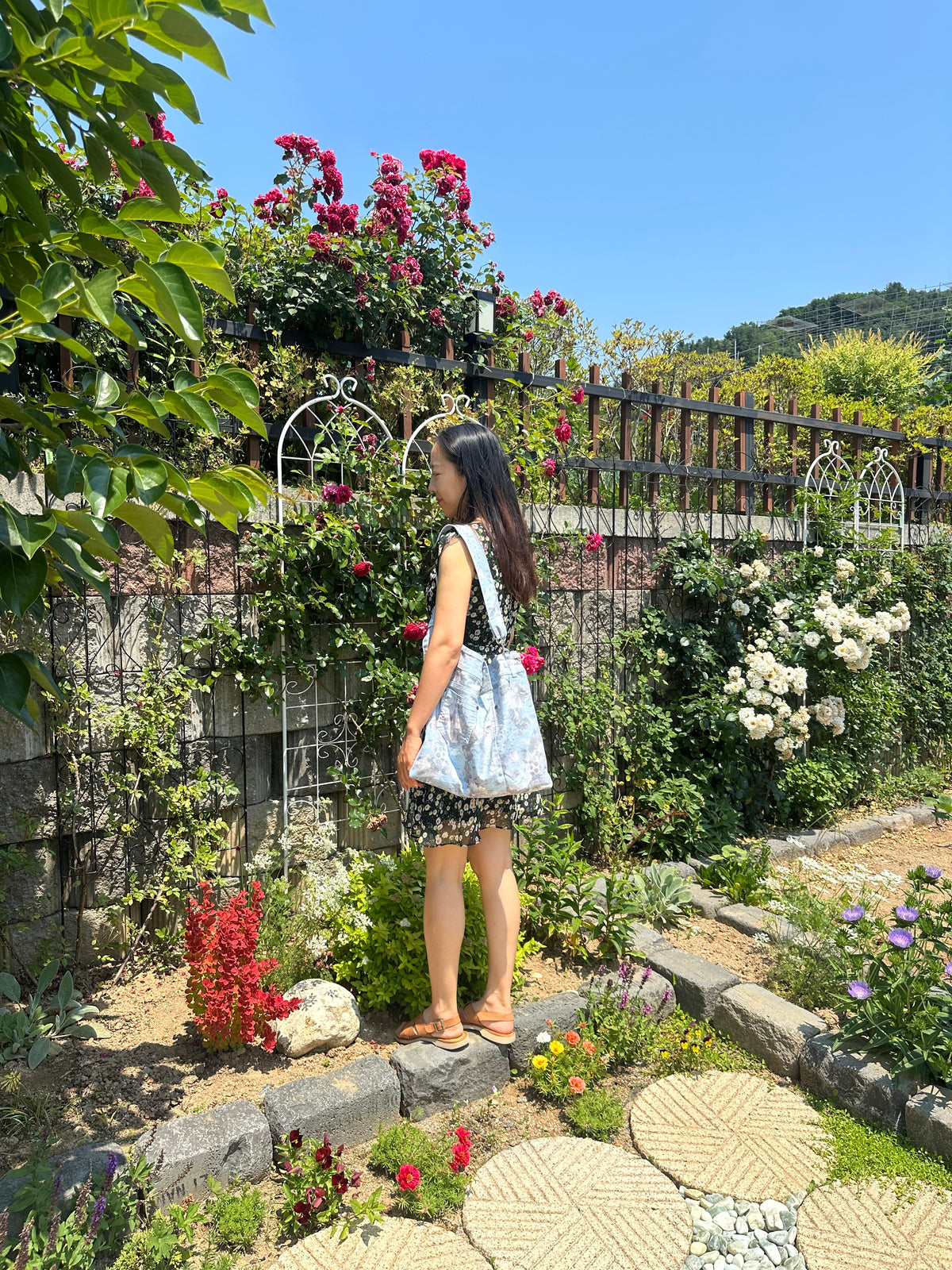 Body-fit hand wrapping upcycled Shoulder /Cross Bag - Women / 바디 핏 래핑 업사이클 워먼 숄더 크로스백 [여성 사이즈]