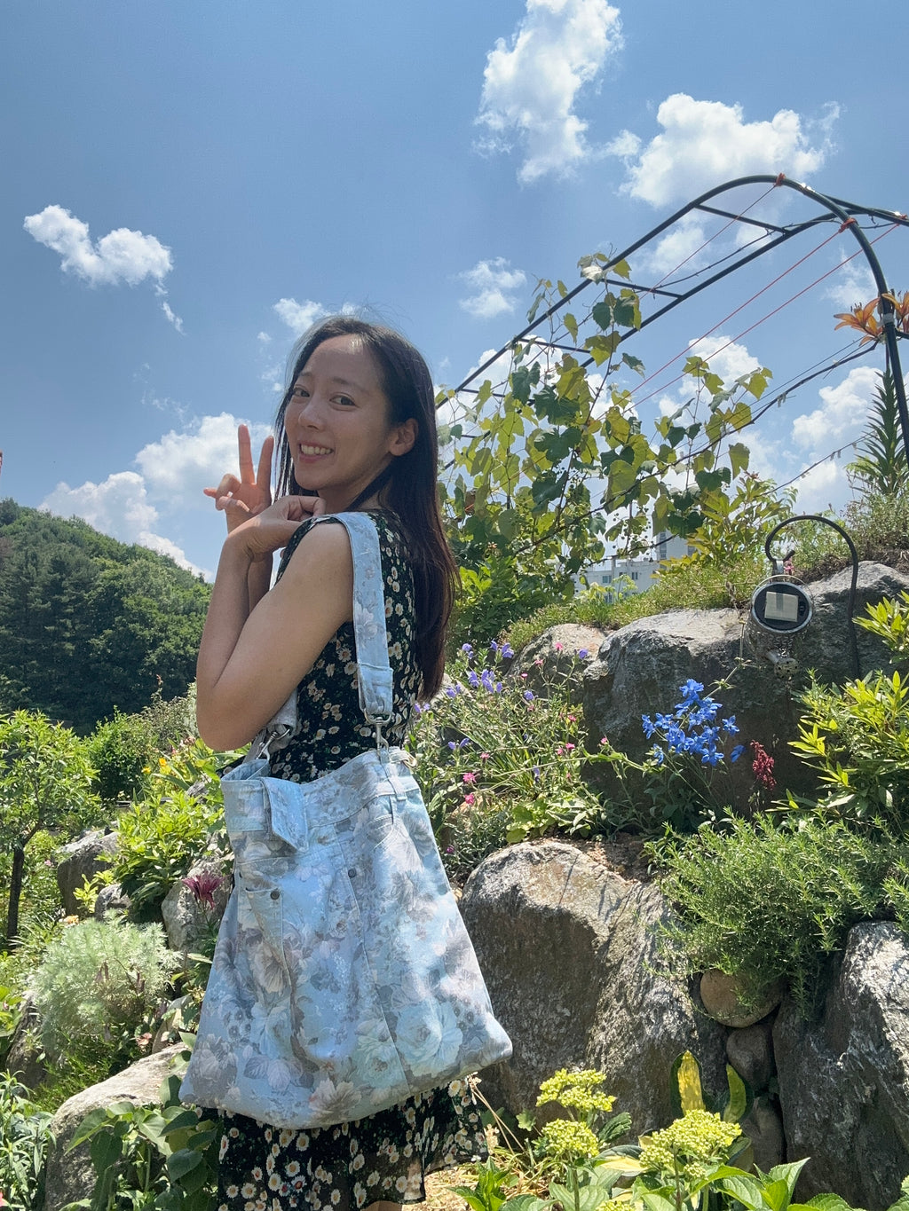 Body-fit hand wrapping upcycled Shoulder /Cross Bag - Women / 바디 핏 래핑 업사이클 워먼 숄더 크로스백 [여성 사이즈]