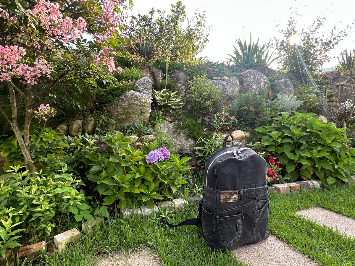 Black Pearl Woman Denim Backpack - Medium / 블랙 펄 여성 데님 백팩 - 미디엄 사이즈