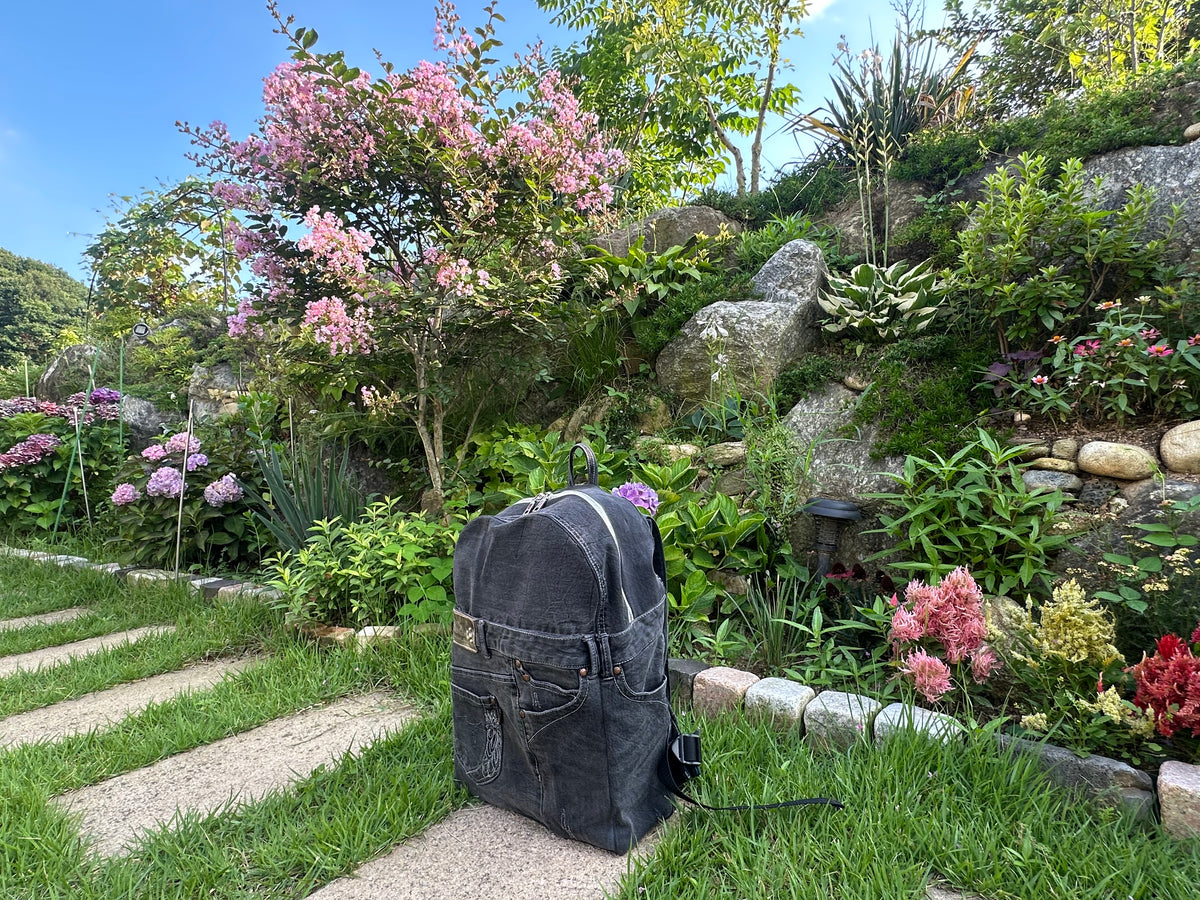 Black Pearl Woman Denim Backpack - Medium / 블랙 펄 여성 데님 백팩 - 미디엄 사이즈
