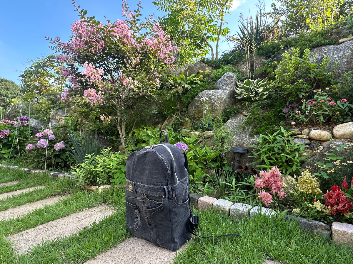 Black Pearl Woman Denim Backpack - Medium / 블랙 펄 여성 데님 백팩 - 미디엄 사이즈