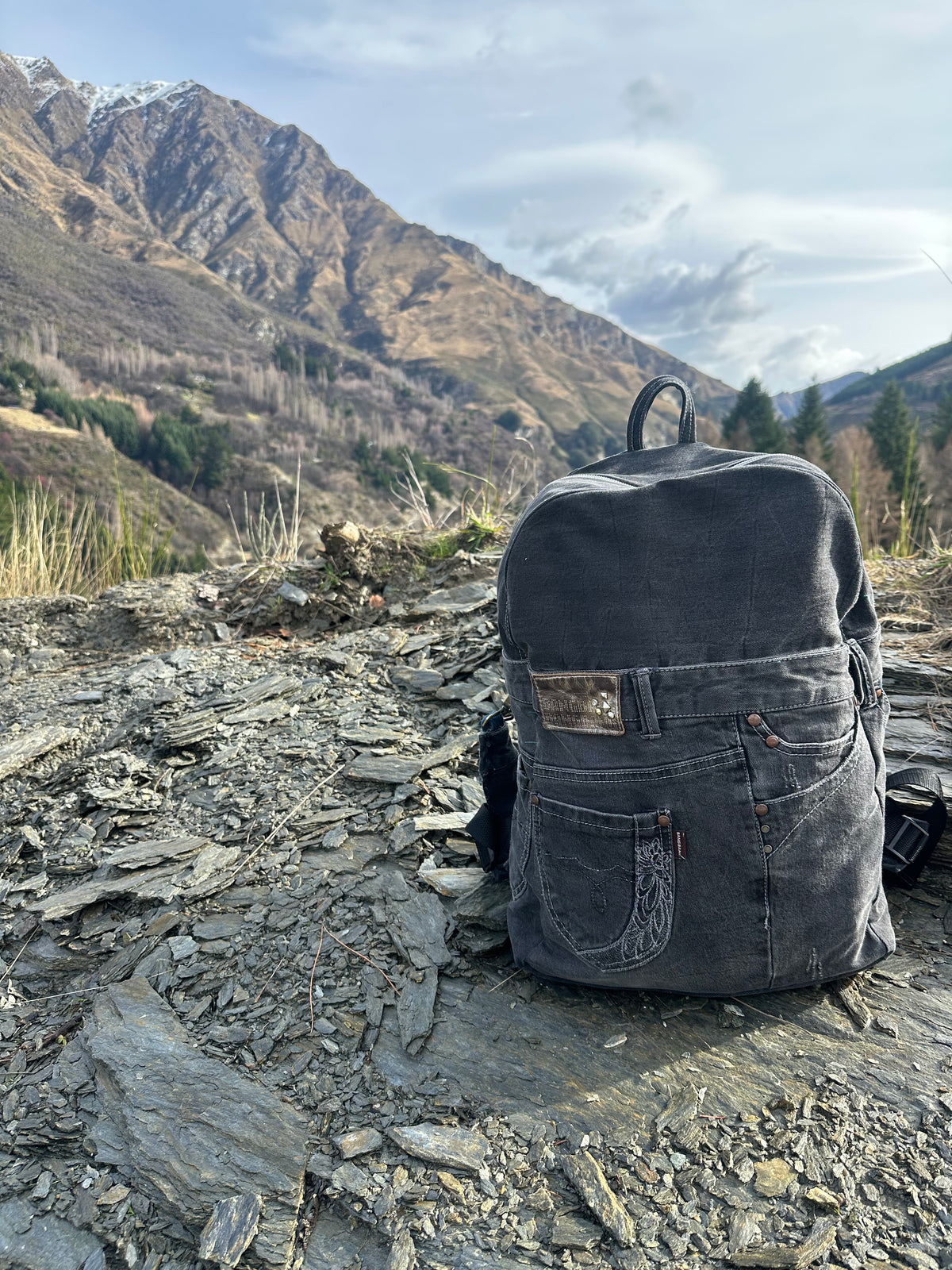 Black Pearl Woman Denim Backpack - Medium / 블랙 펄 여성 데님 백팩 - 미디엄 사이즈