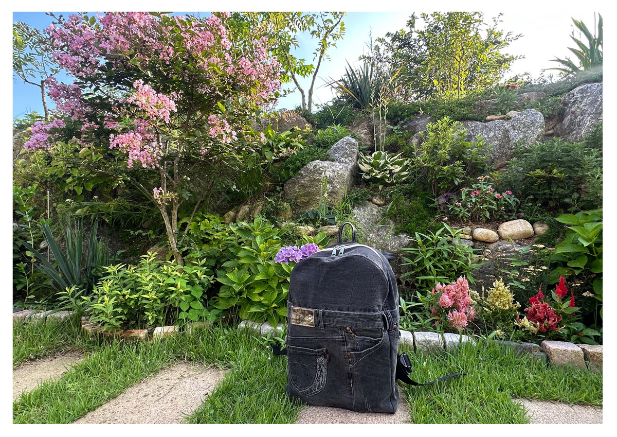 Black Pearl Woman Denim Backpack - Medium / 블랙 펄 여성 데님 백팩 - 미디엄 사이즈