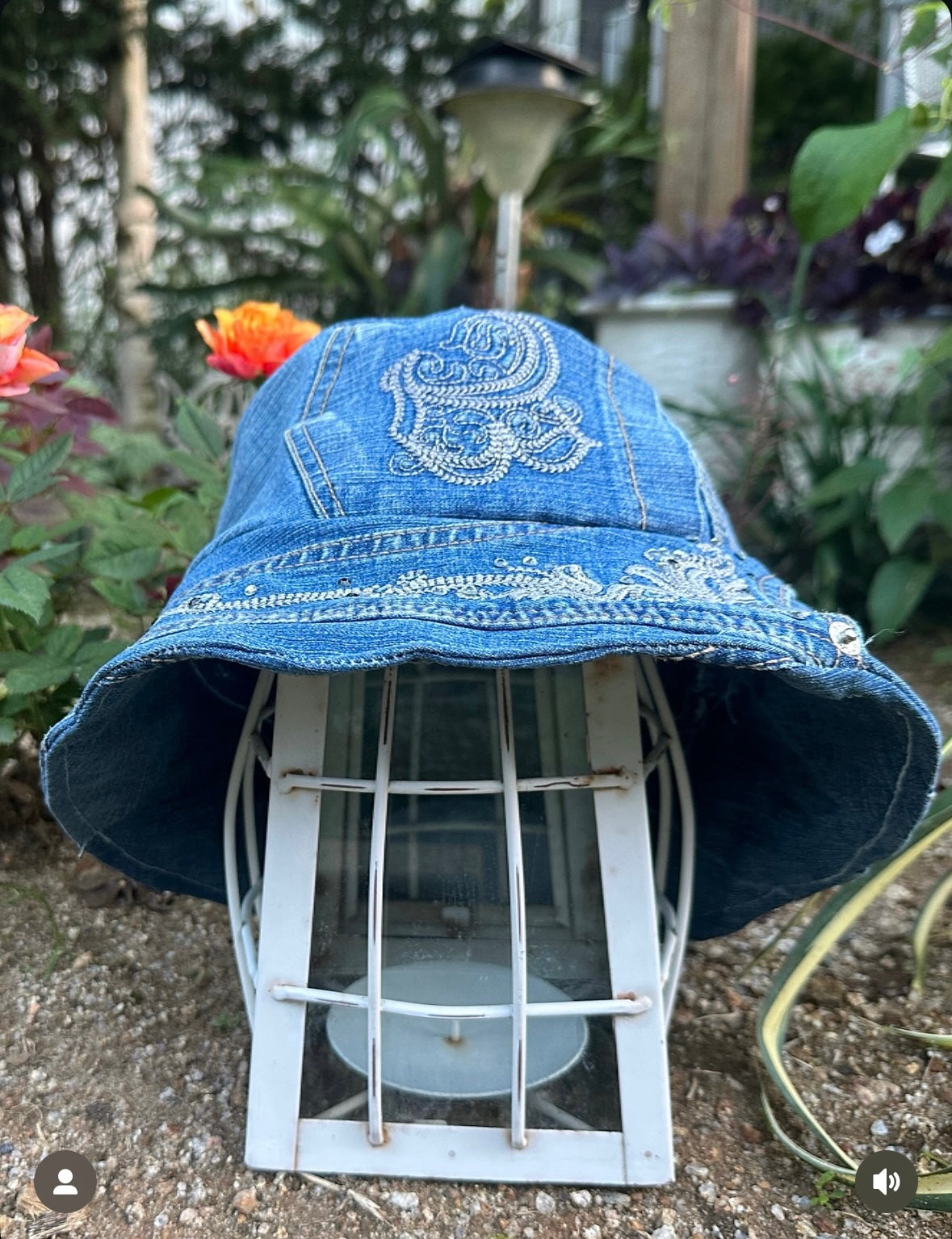커스텀 업사이클 데님 버킷햇 Customized Upcycled Denim Bucket Hat
